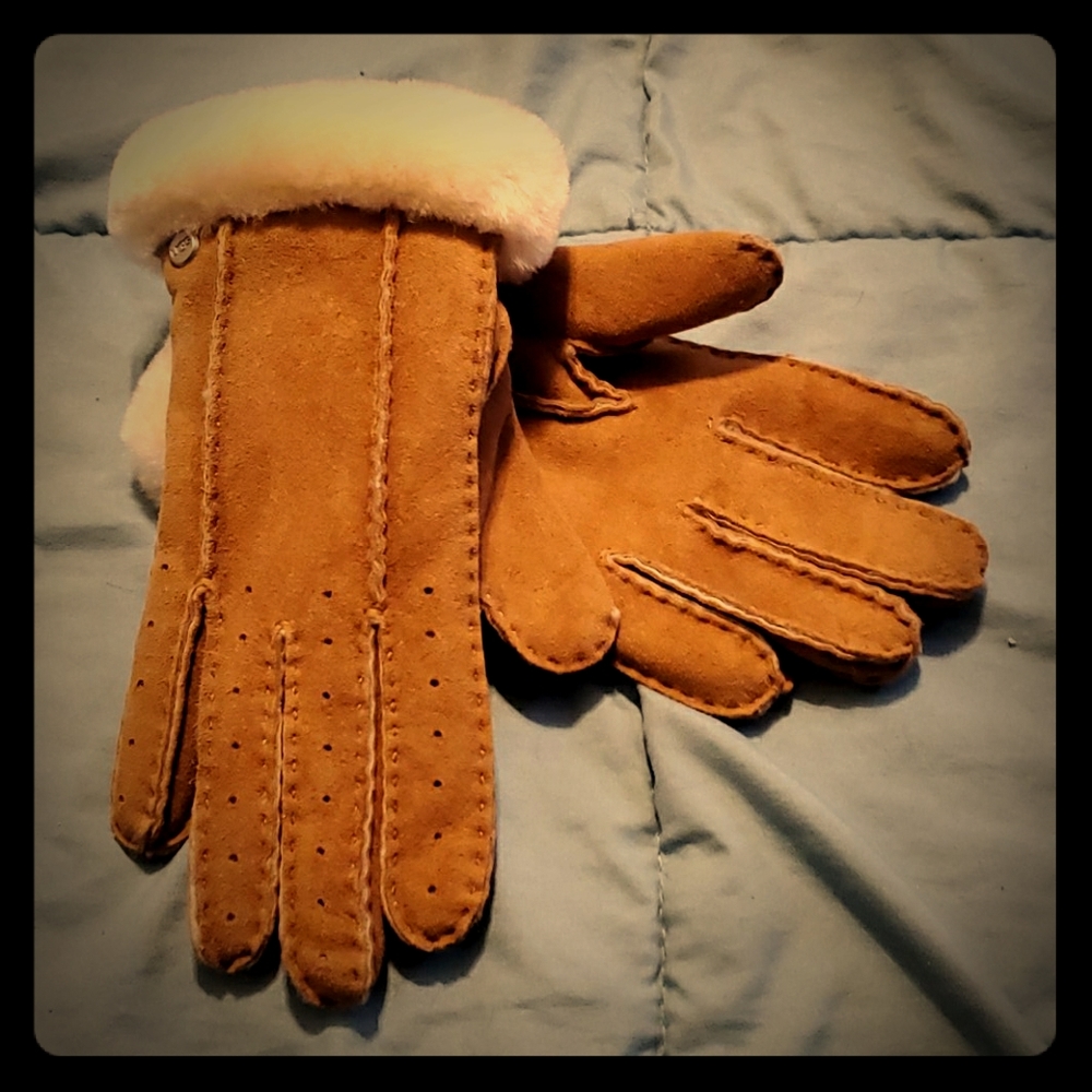 Ugg Classic Leather Gloves- Small